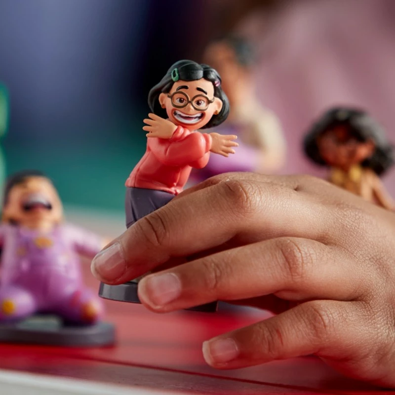 Turning Red Deluxe Figurine Playset 3 Turning Red Deluxe Figurine Playset - Image 3