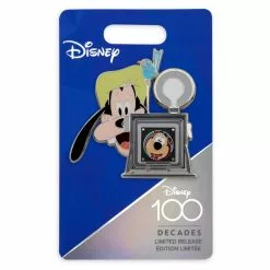 Goofy And Humphrey Bear Pin, Hold That Pose - Disney100 Limited Release -OUTLET HALLOWEEN SHOP 466044000756 3